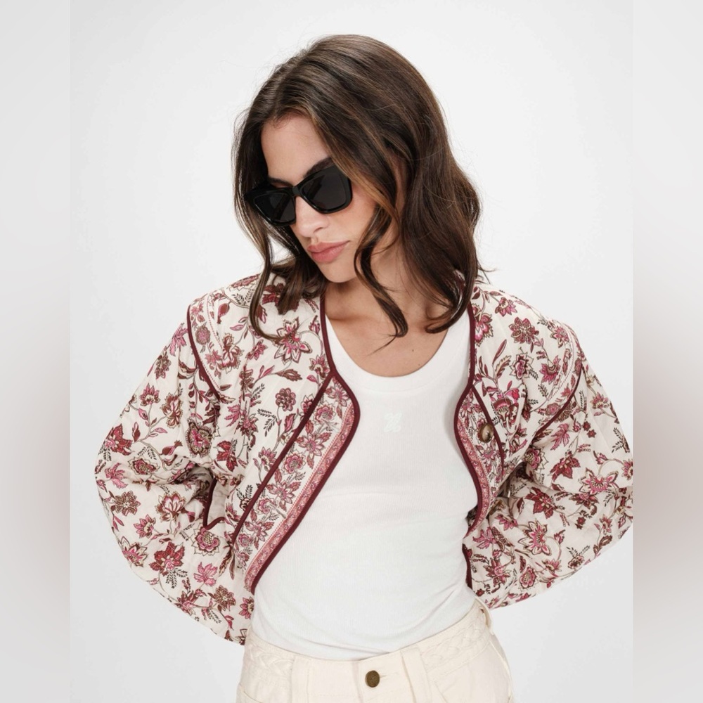 Grace & Mila - Floral Quilted Cropped Jacket - Cream & Burgundy